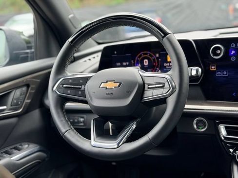 Used 2025 Chevrolet Traverse High Country AWD/4WD image 23