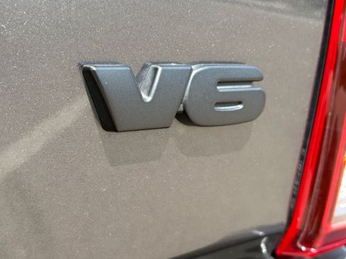 Used 2018 Toyota Tacoma TRD Sport AWD/4WD image 29