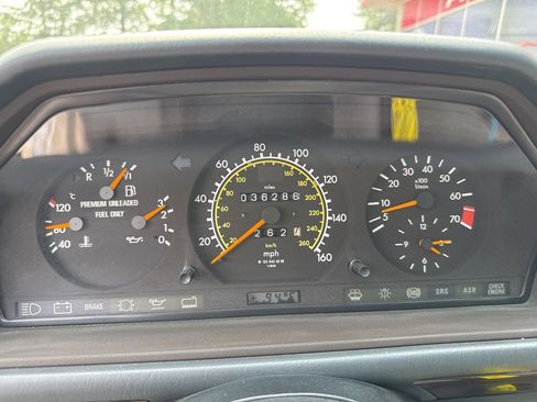 Used 1995 Mercedes-Benz E 320 Convertible image 29