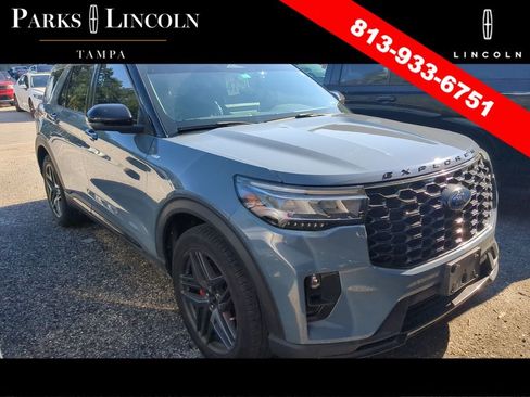 Used 2025 Ford Explorer ST-Line w/ Premium Package RWD image 3