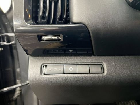 Used 2022 Nissan Pathfinder SV FWD image 18