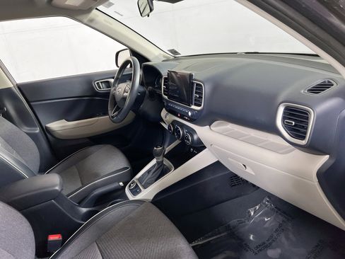 Used 2023 Hyundai Venue Limited FWD image 28