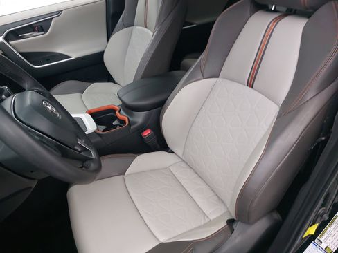 Used 2021 Toyota RAV4 Adventure image 16