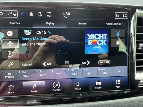 Used 2023 Chrysler Pacifica Touring-L FWD image 19