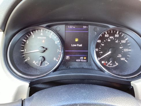 Used 2019 Nissan Rogue SV w/ Premium Package image 12