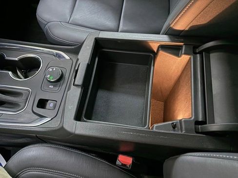 Used 2018 Chevrolet Traverse LT w/ LPO, Floor Liner Package AWD/4WD image 50