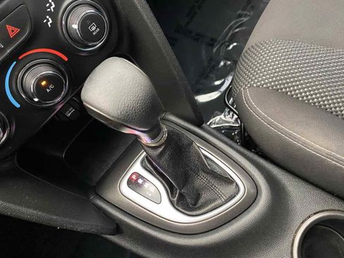 Used 2015 Dodge Dart SXT image 17