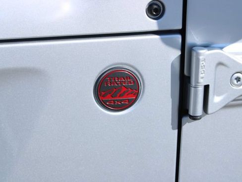 Used 2022 Jeep Wrangler Unlimited Rubicon w/ LED Lighting Group AWD/4WD image 10