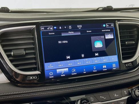 Used 2025 Chrysler Pacifica Limited image 24