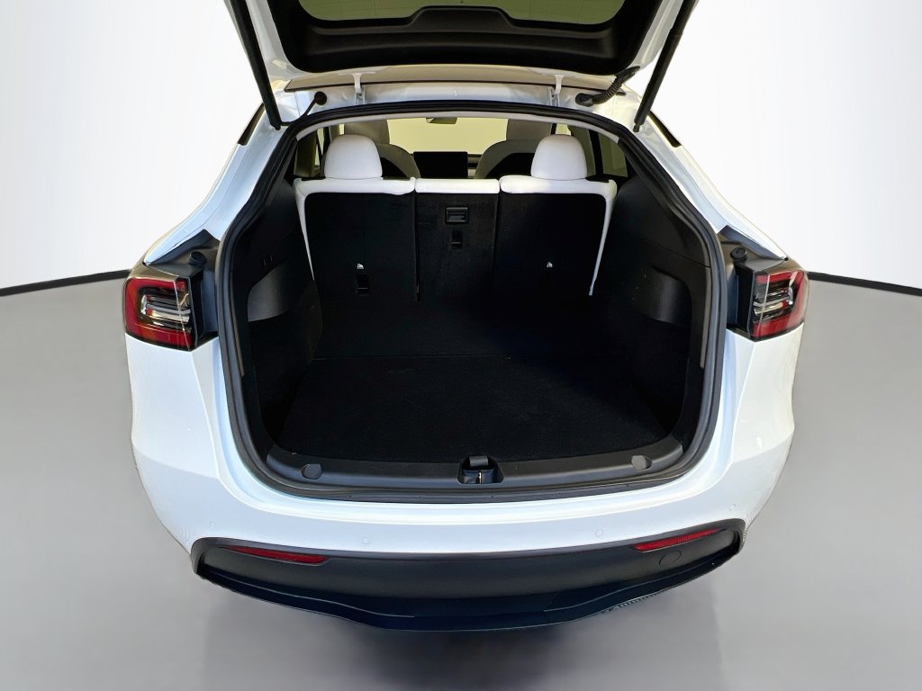 Used 2022 Tesla Model Y Long Range AWD/4WD image 26