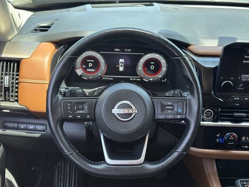Used 2023 Nissan Pathfinder Platinum FWD image 11