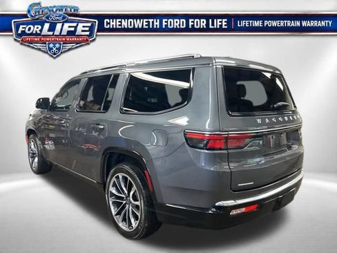 Used 2022 Jeep Wagoneer Series III w/ Premium Group I AWD/4WD image 3