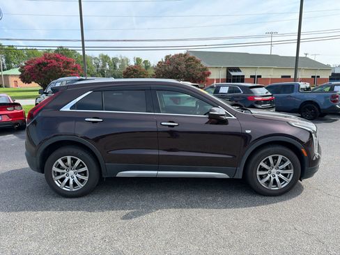 Used 2021 Cadillac XT4 Premium Luxury FWD image 2