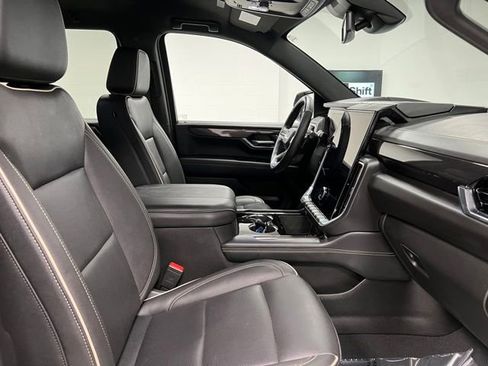 Used 2025 GMC Yukon XL Elevation AWD/4WD image 59