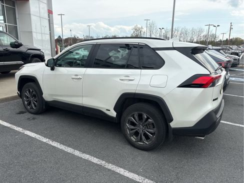 Used 2022 Toyota RAV4 XLE Premium AWD/4WD image 3
