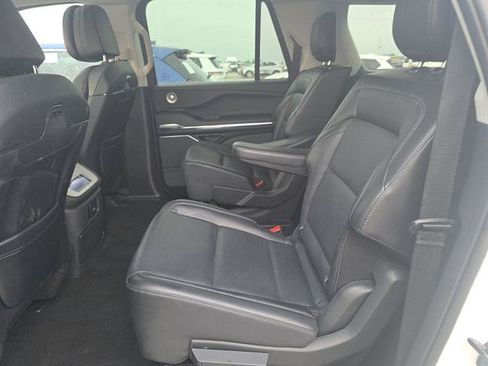 Used 2025 Lincoln Navigator L Reserve AWD/4WD image 12