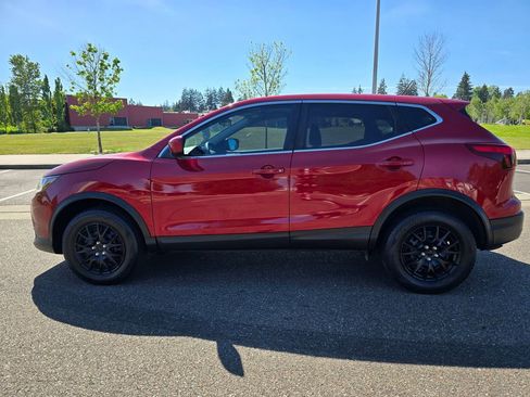 Used 2018 Nissan Rogue Sport S AWD/4WD image 2