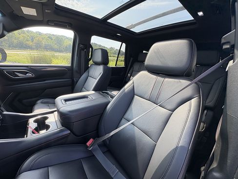 Used 2022 Chevrolet Tahoe RST w/ Luxury Package AWD/4WD image 32