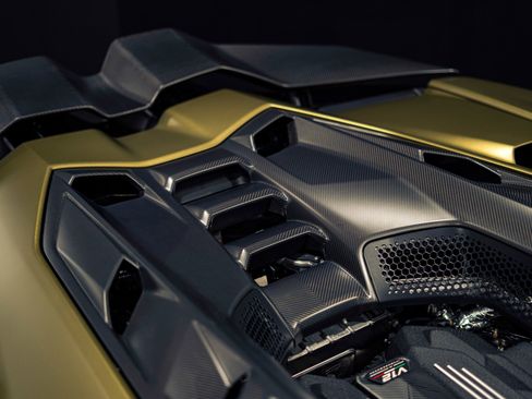 Used 2025 Lamborghini Revuelto AWD/4WD image 17
