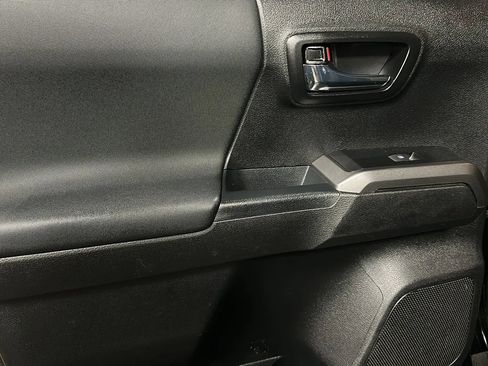 Used 2023 Toyota Tacoma TRD Off-Road image 12