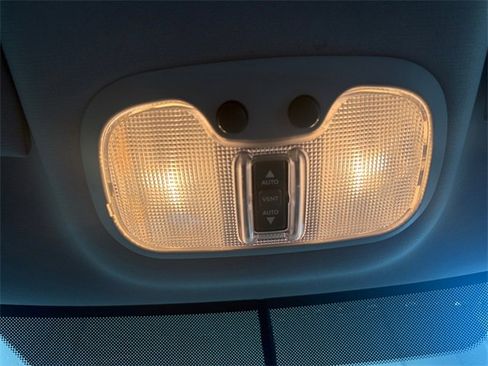 Used 2016 Jeep Patriot High Altitude image 18