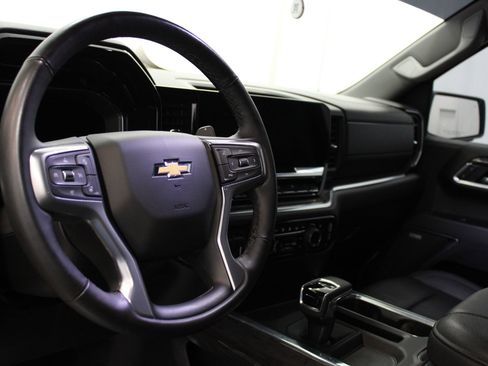 Used 2025 Chevrolet Silverado 1500 LTZ AWD/4WD image 16