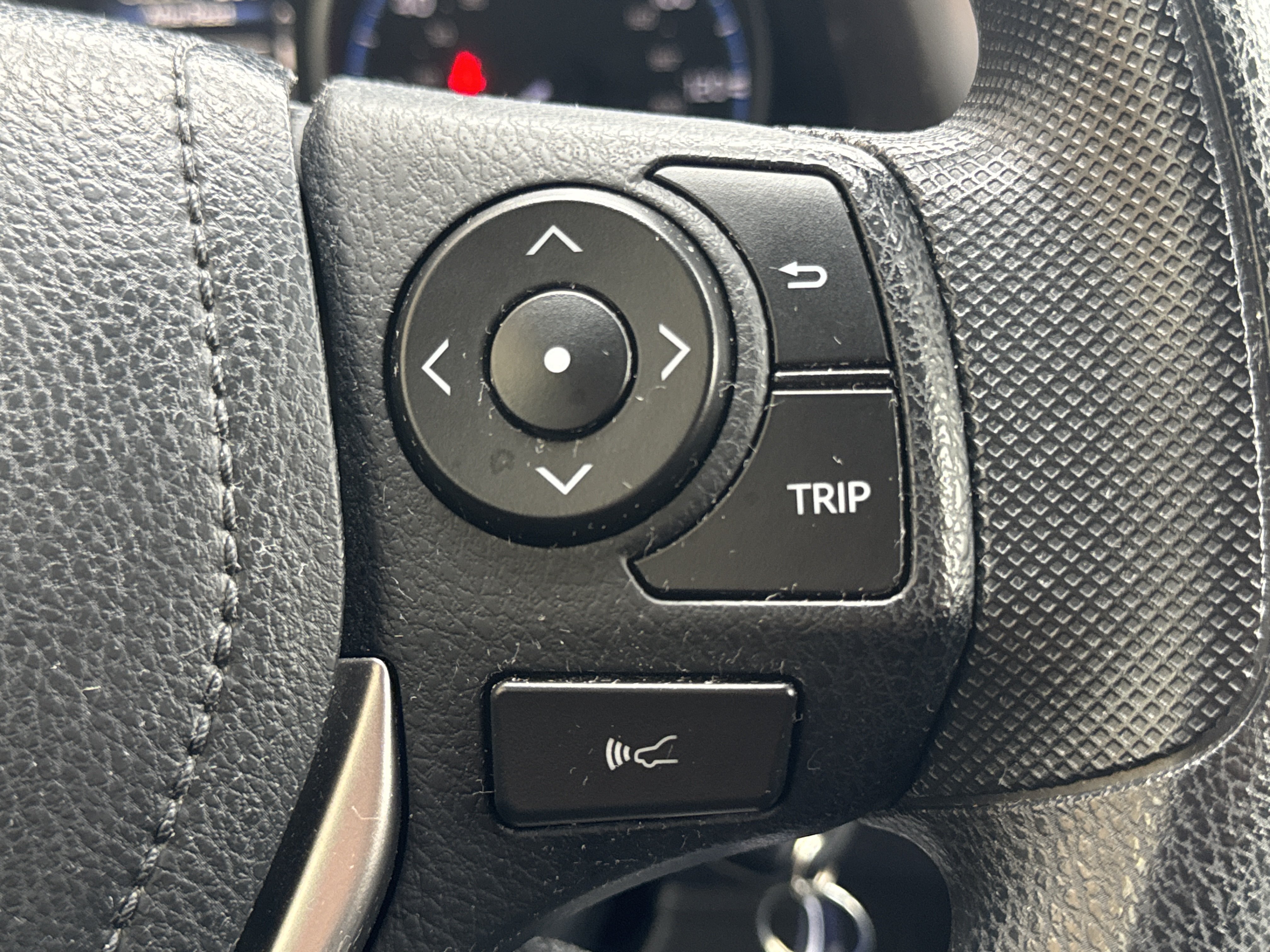 Used 2018 Toyota RAV4 LE w/ All Weather Liner Package AWD/4WD image 17