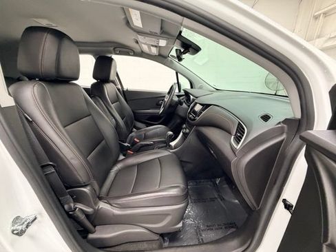 Certified 2021 Chevrolet Trax LT w/ Premium Seat Package FWD image 25