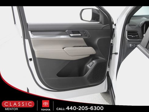Used 2026 GMC Terrain Elevation w/ Elevation Premium Package AWD/4WD image 4