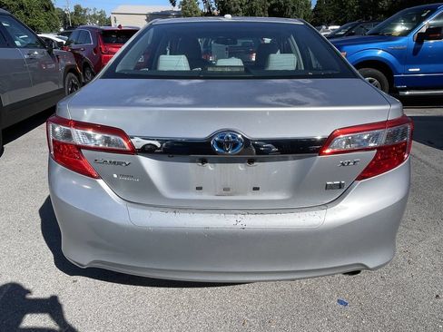 Used 2012 Toyota Camry XLE w/ Leather Pkg FWD image 4