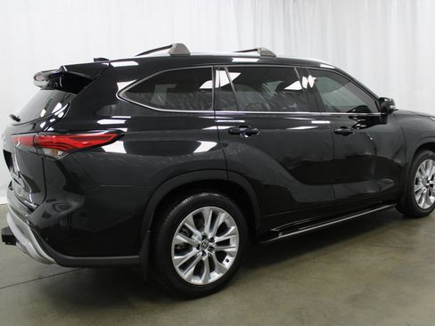 Used 2022 Toyota Highlander Limited image 6
