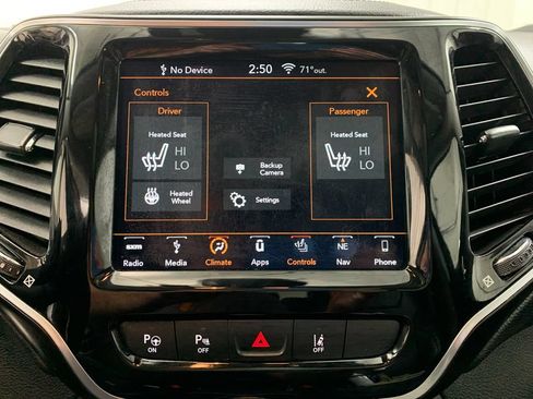 Used 2019 Jeep Cherokee Limited w/ Technology Group AWD/4WD image 28
