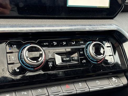 Used 2025 GMC Sierra 1500 Denali w/ Denali Reserve Package image 18