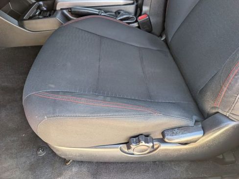 Used 2018 Toyota Tacoma SR5 AWD/4WD image 17