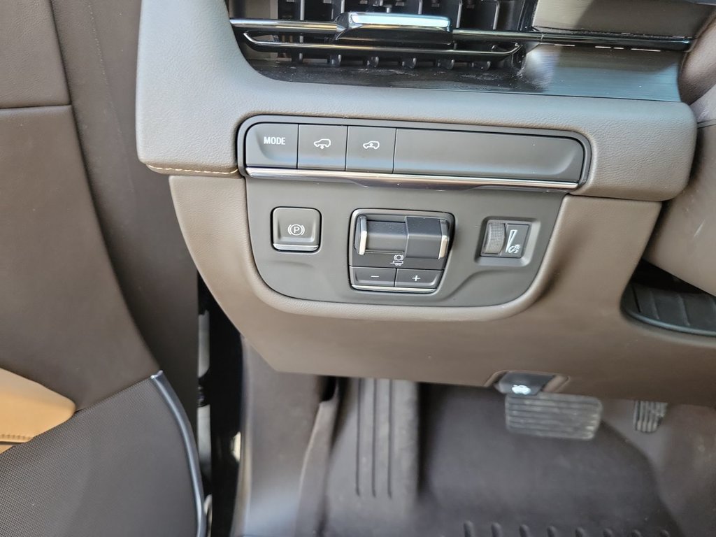 Certified 2023 Cadillac Escalade Premium Luxury w/ Performance Package RWD image 18