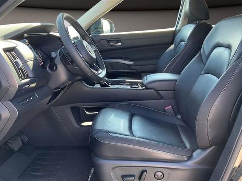 Certified 2025 Nissan Pathfinder SL image 23