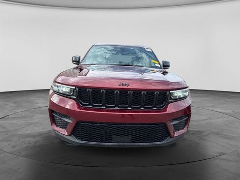 Used 2024 Jeep Grand Cherokee Altitude AWD/4WD image 11
