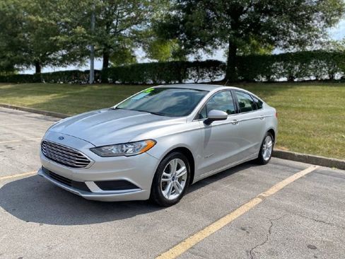 Used 2018 Ford Fusion SE image 2