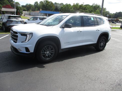 Used 2025 GMC Acadia Elevation image 8