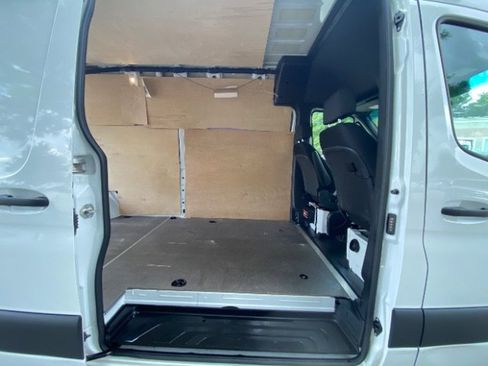 Used 2023 Mercedes-Benz Sprinter 2500 image 14