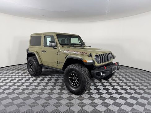 Used 2025 Jeep Wrangler Rubicon image 2