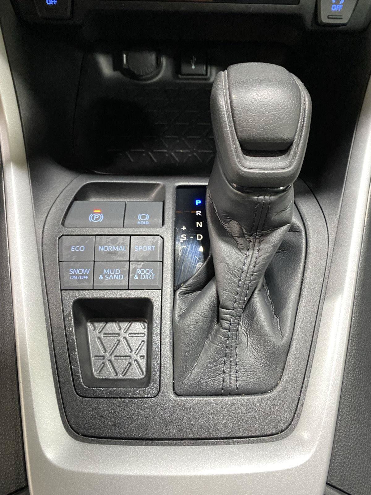 Used 2021 Toyota RAV4 XLE AWD/4WD image 27
