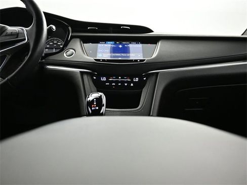 Used 2022 Cadillac XT5 Premium Luxury image 17