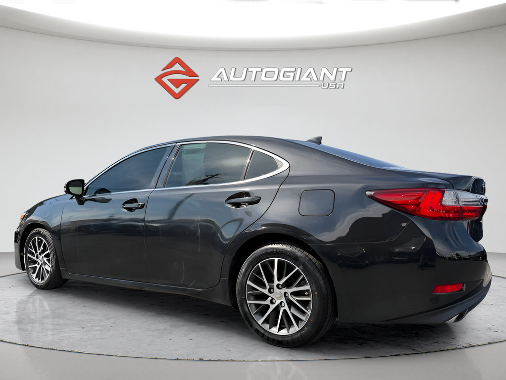 Used 2016 Lexus ES 350 w/ Navigation System Package FWD image 4