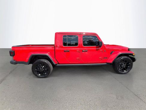 Used 2025 Jeep Gladiator Sport AWD/4WD image 3