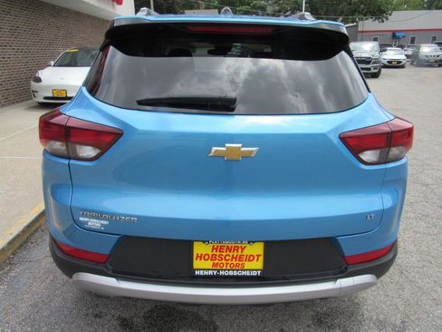 Used 2025 Chevrolet TrailBlazer LT AWD/4WD image 3