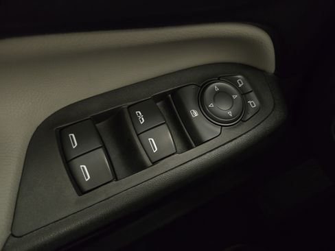 Used 2020 Chevrolet Equinox LS w/ LS Convenience Package FWD image 24