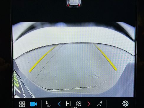 Used 2025 Volvo XC40 B5 Plus image 23