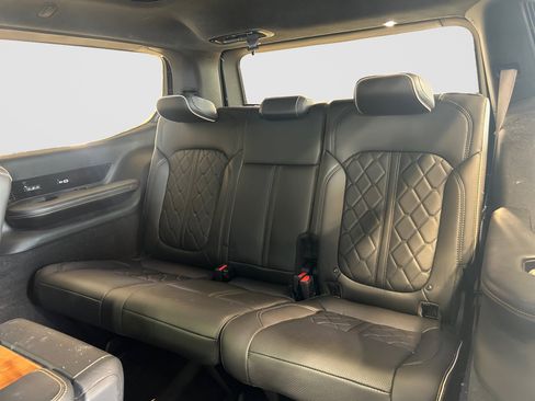 Used 2022 Jeep Grand Wagoneer Series III AWD/4WD image 16