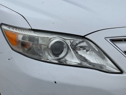 Used 2011 Toyota Camry LE image 10